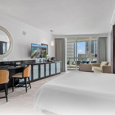 Fontainebleau Resort Balcony W Ocean And City View ไมอามีบีช ภายนอก รูปภาพ